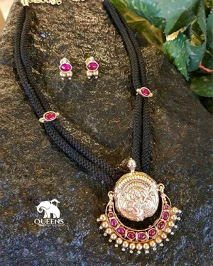 GIRIDHARI ROPE NECKLACE