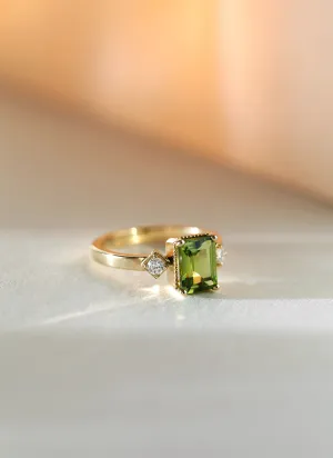 Ylva diamond peridot ring 14k gold